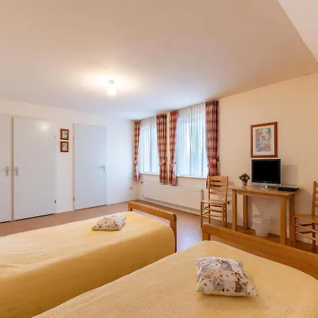 Hotel Inviting In 3*